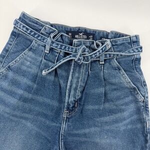 Hollister Ultra High Rise‎ Mom Jean Paperbag Waist Belted Denim W27 L27